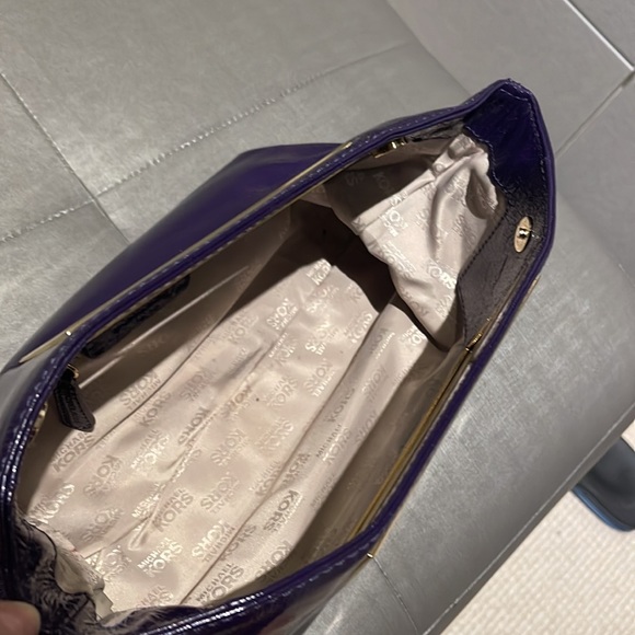 Michael Kors clutch in purple leather - Picture 3 of 5